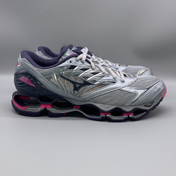 Mizuno Shoes - Mizuno Women's  Wave Prophecy 8 Running Shoes    -   Size:  9.5